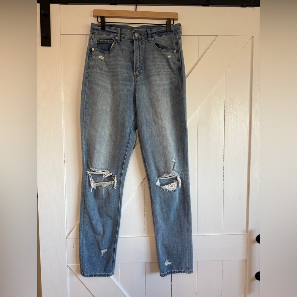 American Eagle Mom Jean Light Blue Distressed Jeans Size 8 X-Long (29 X-Long)